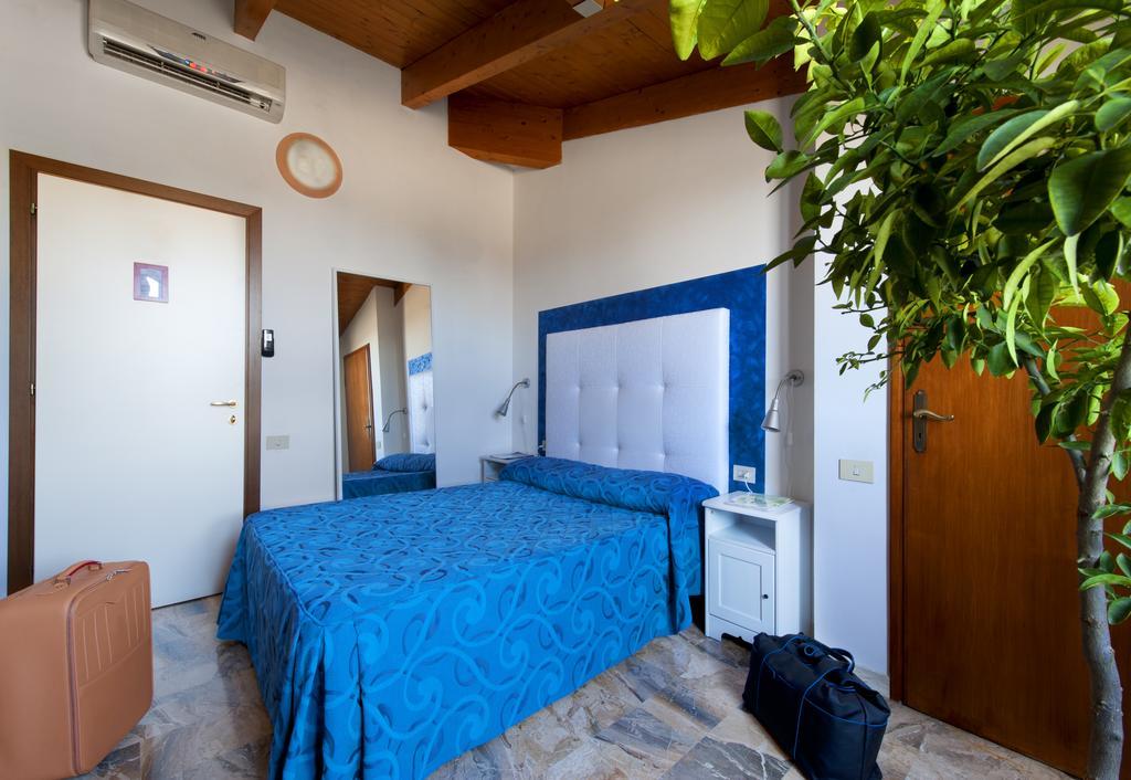 Hotel Caselle سان لاتْسارو دي سافين المظهر الخارجي الصورة