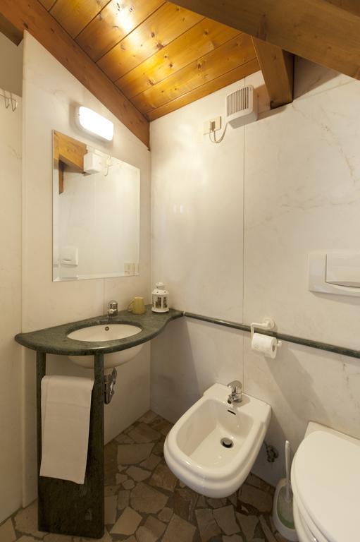 Hotel Caselle سان لاتْسارو دي سافين المظهر الخارجي الصورة