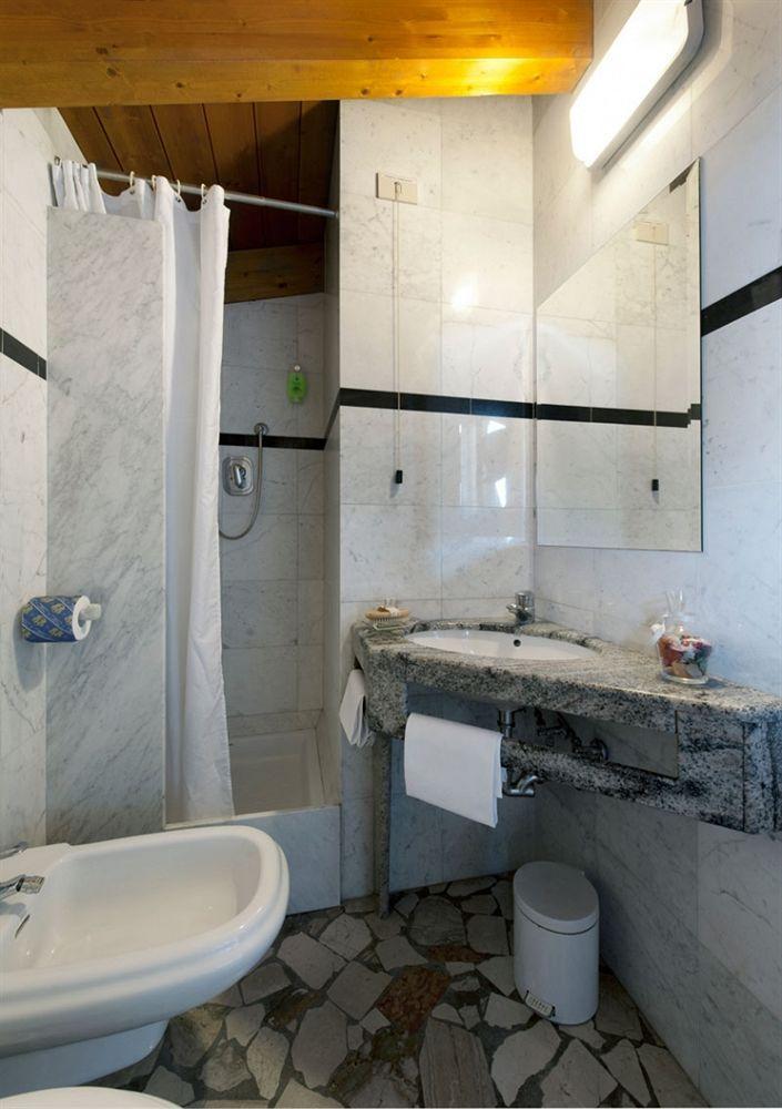 Hotel Caselle سان لاتْسارو دي سافين المظهر الخارجي الصورة